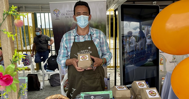 Cacaoteros restituidos comercializaron directamente sus productos en rueda de negocios del MinAgricultura