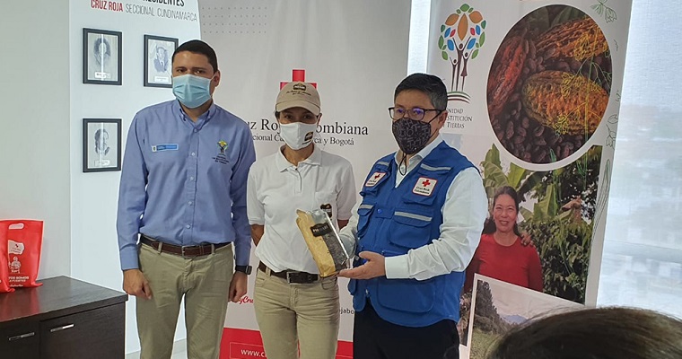 Cruz Roja Colombiana firma contrato de comercialización con campesinos restituidos de La Palma, Cundinamarca