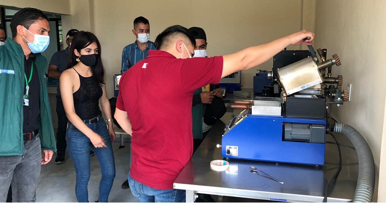 Asociación de familias restituidas de Nariño se preparan para exportar café