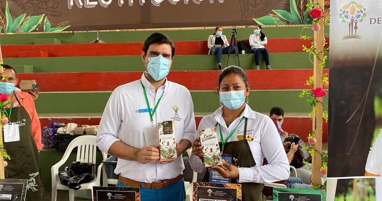 Cacaoteros beneficiarios de restitución de tierras en Santander, participaron en rueda de negocios del MinAgricultura