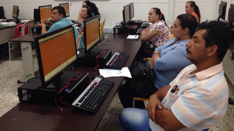 Lanzan plataforma para capacitar a más de mil pequeños y medianos avicultores - 11 de Diciembre de 2015