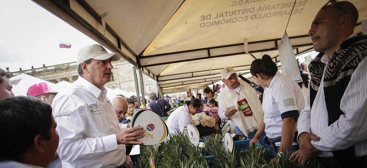 “Tenemos que dejar de engordar a los campesinos del extranjero y preferir los productos de nuestro campo”: Ministro Iragorri - 14 de octubre de 2016