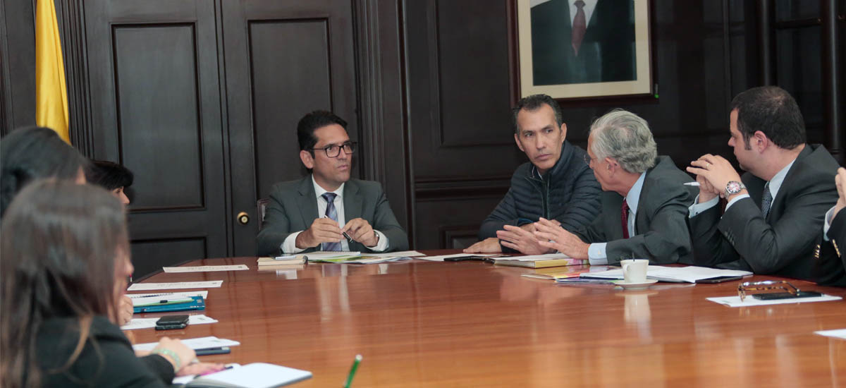 MinAgricultura y sector floricultor evalúan propuesta para consolidar nuevos mercados - 21 de diciembre de 2017