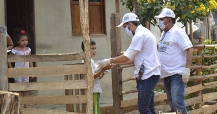 Ganaderos entregan 200 000 kits lácteos y 50 000 litros de leche a población vulnerable