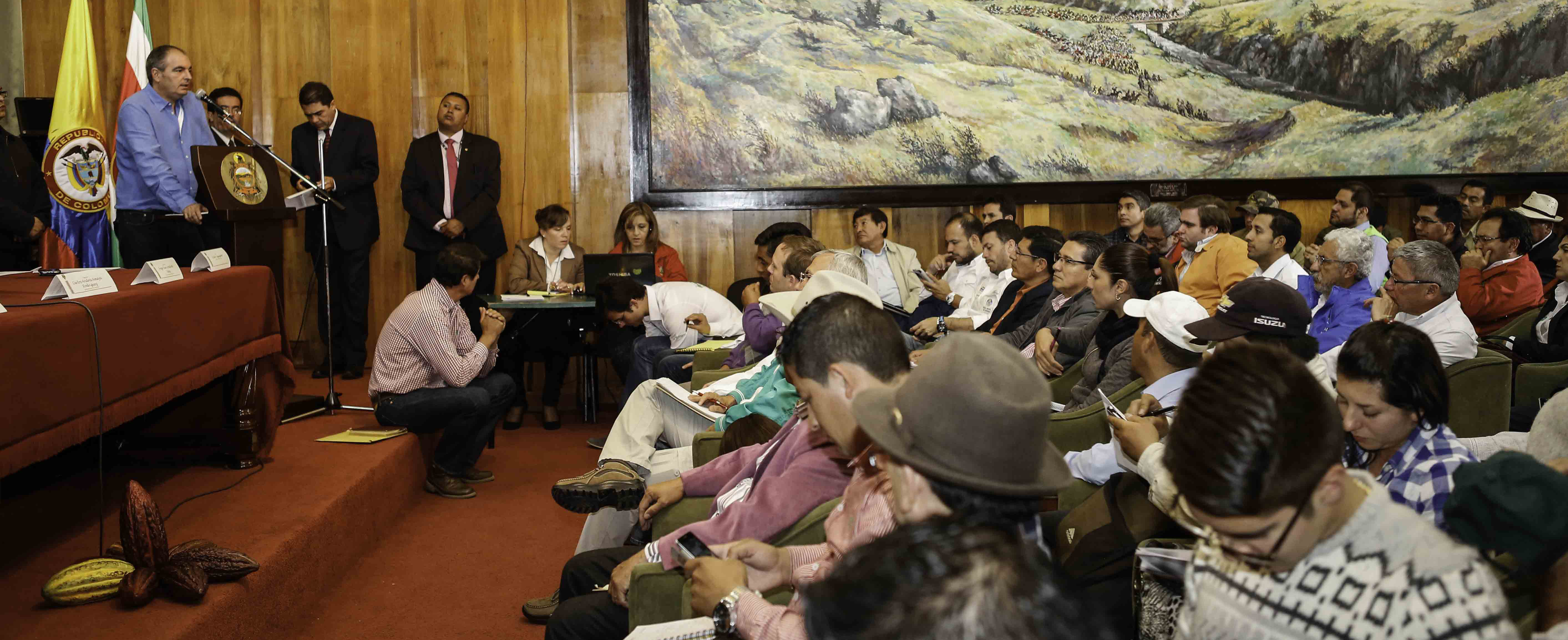 MinAgricultura y organizaciones campesinas repasaron puntos de acuerdo para solucionar cuellos de botella del sector - 04