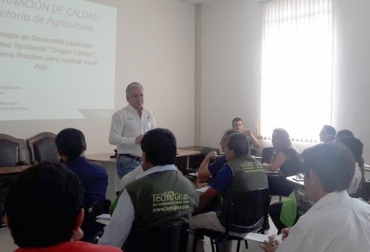 Peruanos se interesan en estrategias de Caldas en favor del campo