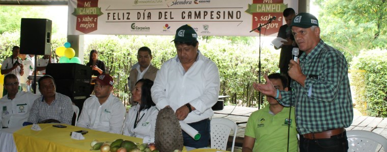 Los campesinos celebran su día con biblioteca móvil de Corpoica - 12 de junio de 2017