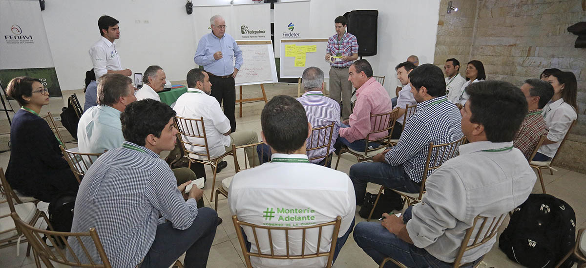 “Agroindustria y agricultura familiar deben trabajar juntos”: Ministro Aurelio Iragorri - 13 de octubre de 2016