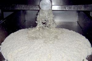 Alerta por presunta práctica de mezclar leche con lactosueros y grasas