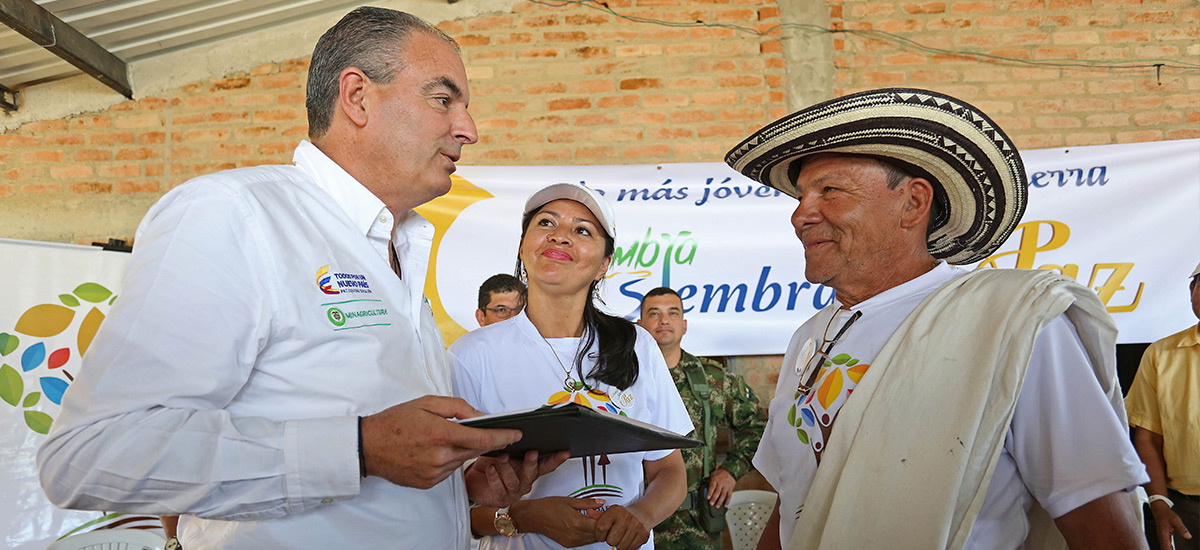 MinAgricultura entrega sentencia de restitución a nueve familias y presenta balance de proyectos productivos en Cauca - 20 de septiembre de 2016