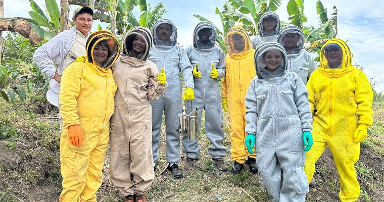 Productores de aguacate Hass del municipio de Herveo intercambiaron conocimientos sobre manejo apícola para integrar en los cultivos