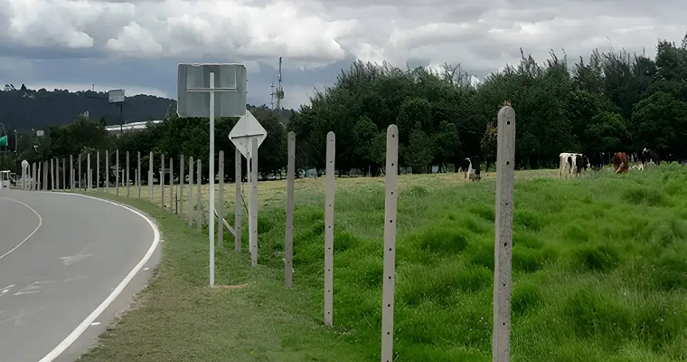 Postes de cemento para la finca: Por qué son más baratos que los de madera y plástico