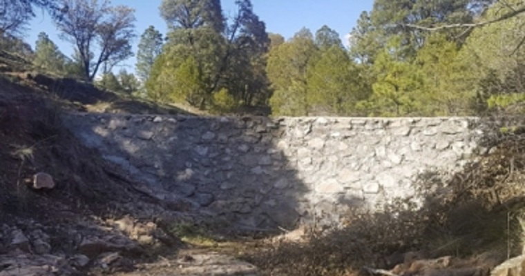 La construcción de trincheras en fincas ayuda a prevenir la erosión en los suelos