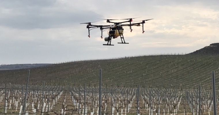Drones para aplicar productos fitosanitarios de forma eficiente y minimizar su impacto ambiental