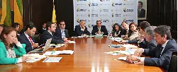 Gobierno y OIT inician construcción de acuerdo para formalizar empleo decente en el campo - 14 de Abril de 2015