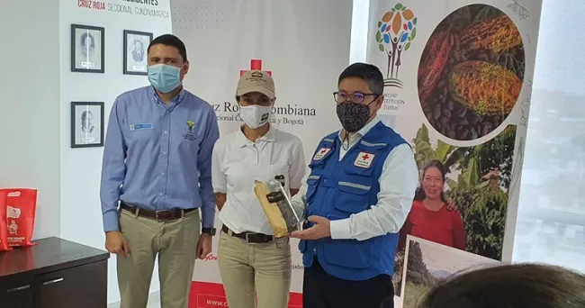 Cruz Roja Colombiana firma contrato de comercialización con campesinos restituidos de La Palma, Cundinamarca