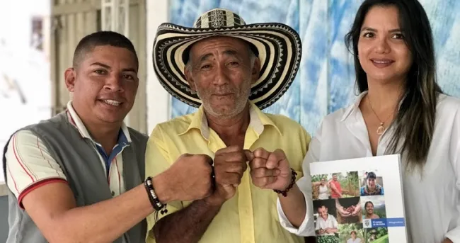 ‘Restitución de tierras con sabor a miel’: familias de Sucre aseguran comercialización de sus productos 