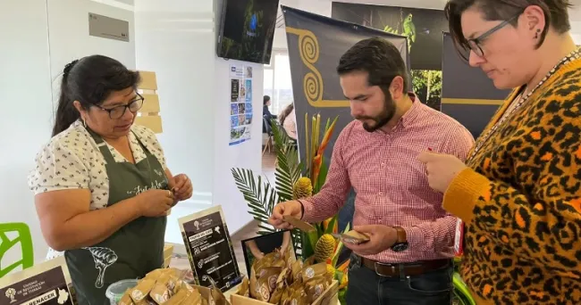 Los ‘Frutos de la Restitución’ se toman la sede de la Unidad de Restitución de Tierras
