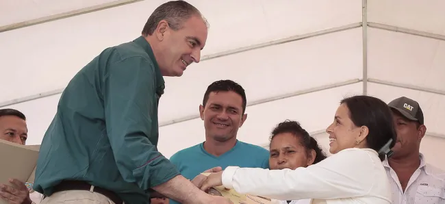 MinAgricultura firma convenio para la construcción de 1.560 viviendas rurales para Antioquia - 16 de diciembre de 2016