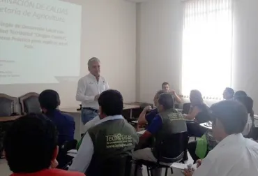 Peruanos se interesan en estrategias de Caldas en favor del campo