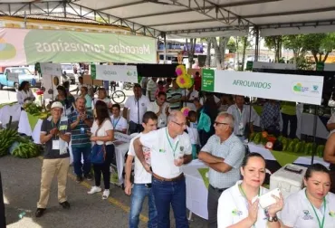 Asociaciones agrícolas del Valle recibirán banco de maquinaria