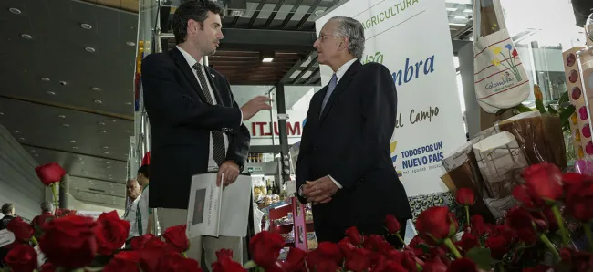 Por primera vez, más de 100 pequeños floricultores cuentan con asistencia técnica y comercial - 14 de Junio de 2016